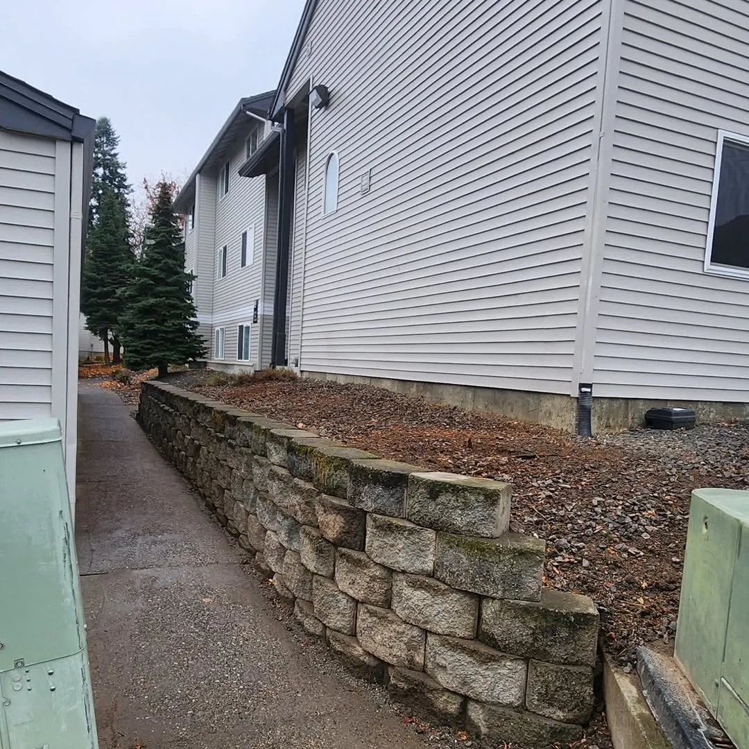 Finished retaining wall