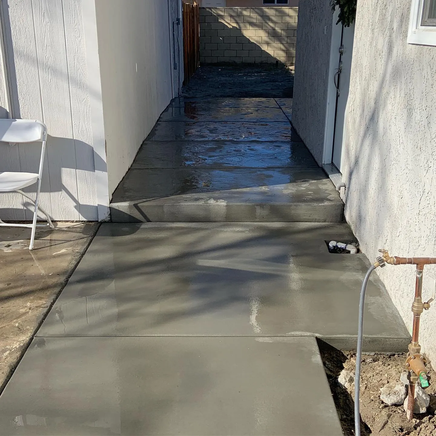 Smooth concrete side-yard walkway